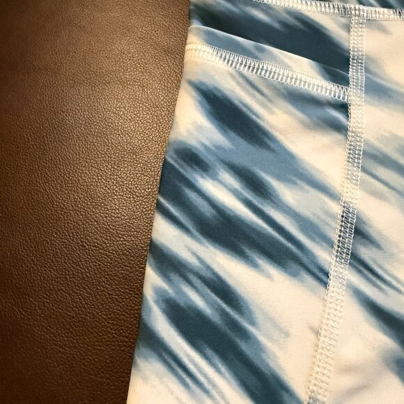 Old Navy Active Powersoft High-Rise Leggings – Blue/White Print – Size 2X - Picture 4 of 9